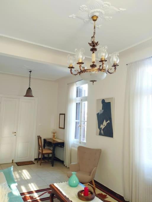 Calliope'S Neoclassical Home In The Heart Of Plaka Atene Esterno foto