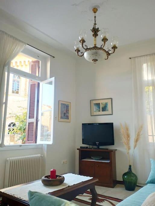 Calliope'S Neoclassical Home In The Heart Of Plaka Atene Esterno foto