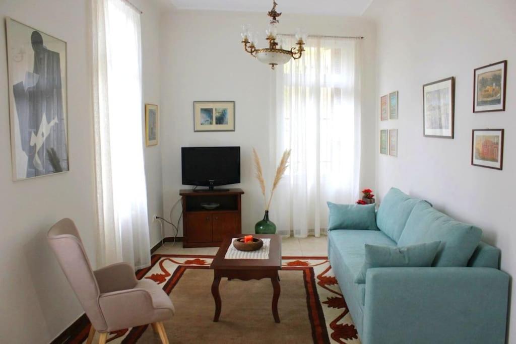 Calliope'S Neoclassical Home In The Heart Of Plaka Atene Esterno foto